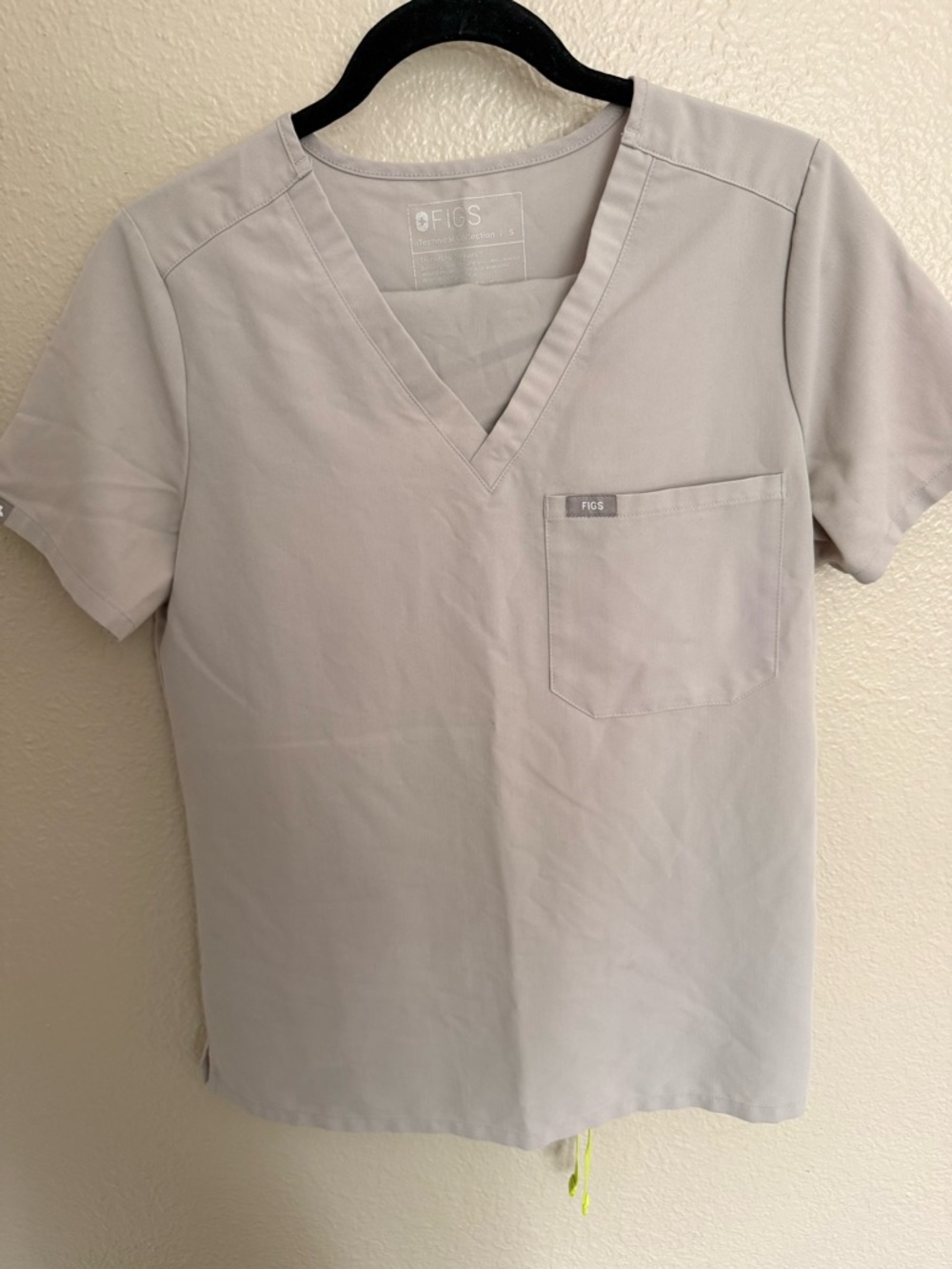 Figs Women's Set: V-Neck Scrub Top and Pants in Light Gray